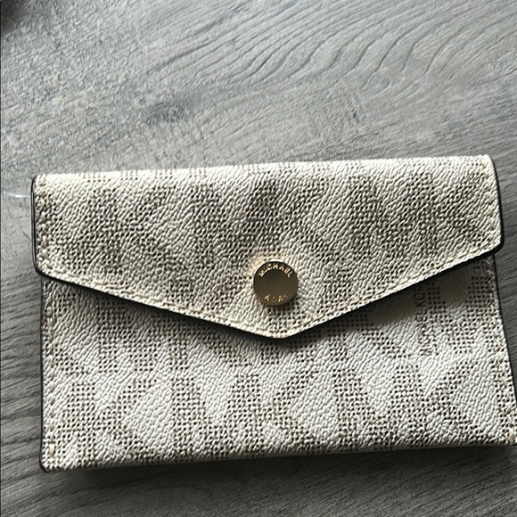 Michael Kors Handbags - Michael Kors Cream Wallet